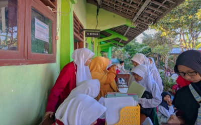 Pendaftaran ulang calon siswa siswi MA Manba'ul Ulum